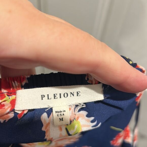 Pleione Navy Floral Off The Shoulder Top, Size Medium - Picture 7 of 7